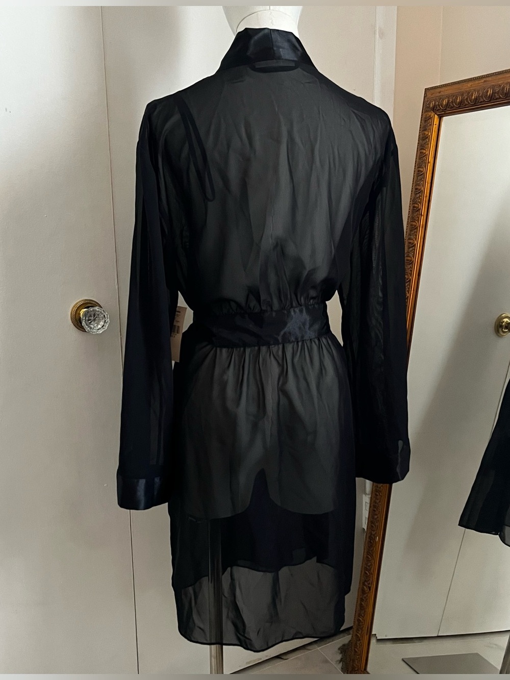 Valerie Stevens robe - Picture 2 of 5